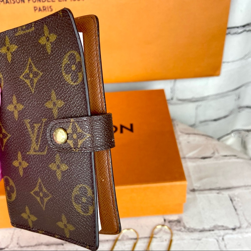 Louis Vuitton PM Size Planner Agenda with paper clips - Picture 12 of 14
